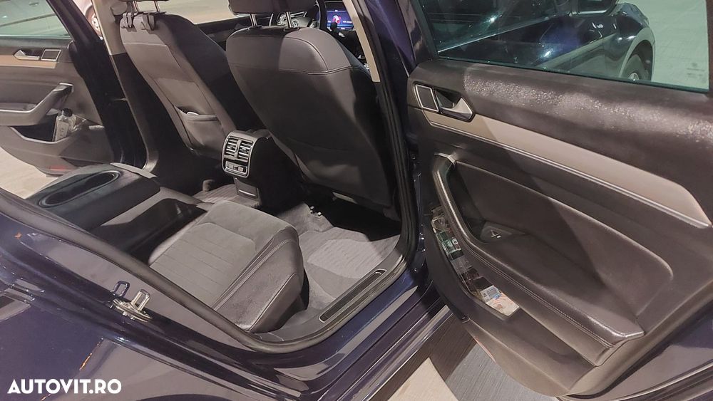 Volkswagen Passat - 17