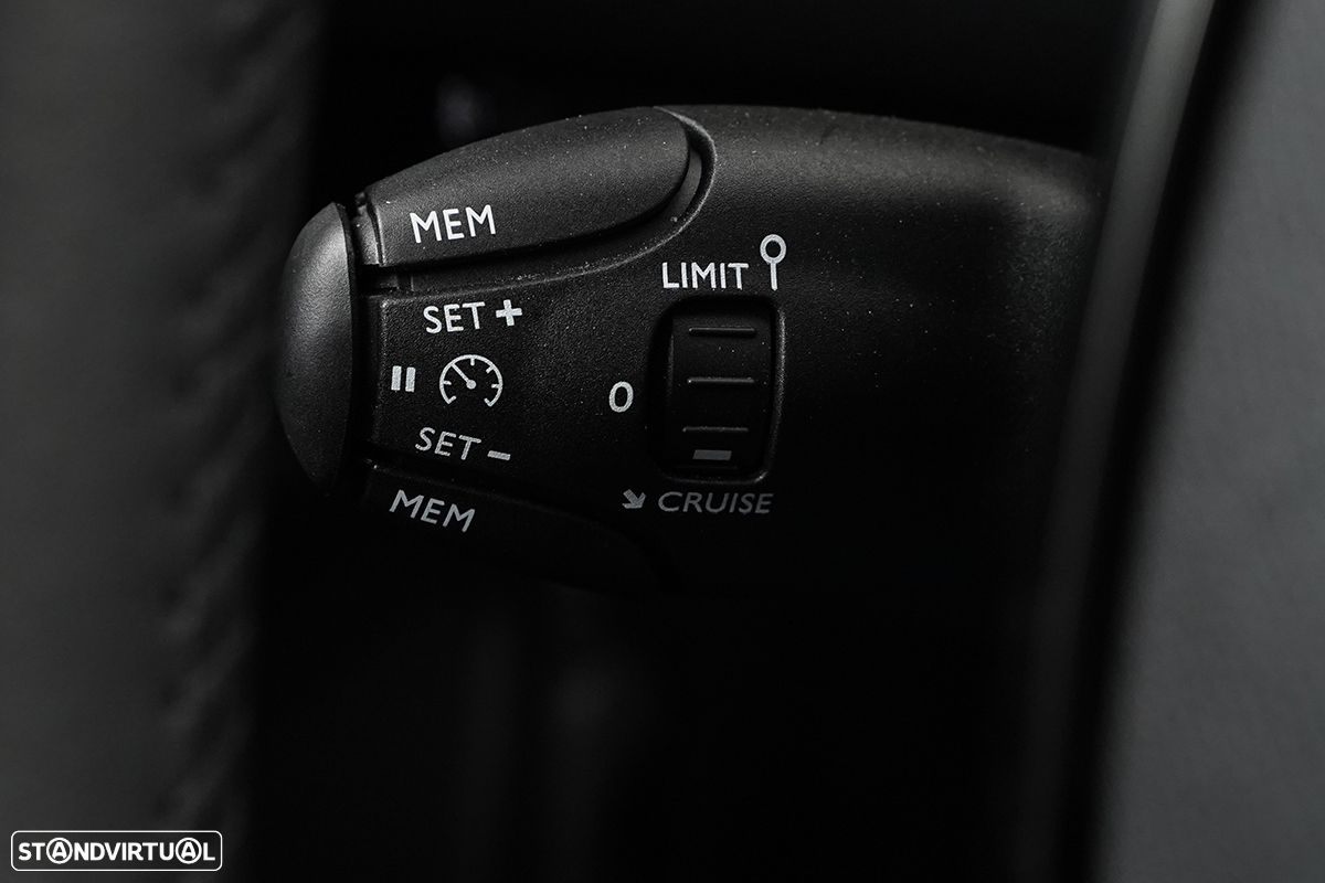 Peugeot 2008 1.2 PureTech Allure - 18