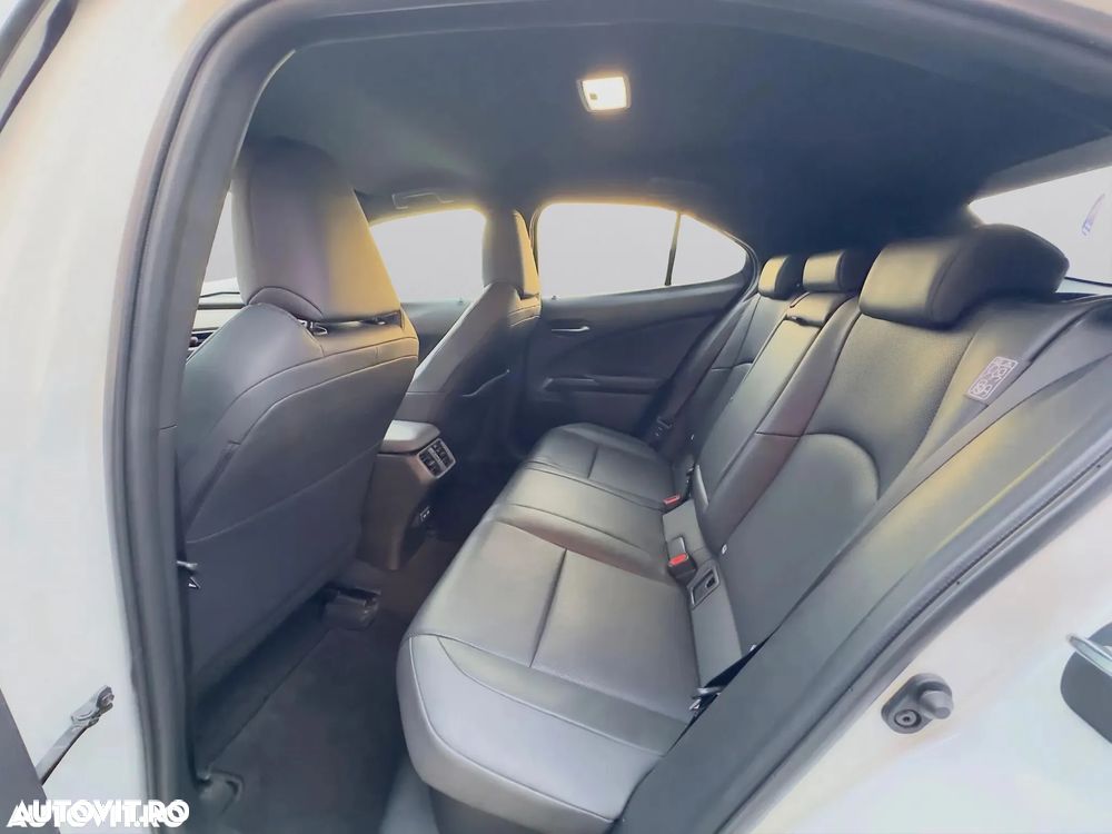 Lexus UX 250h Executive Line - 15