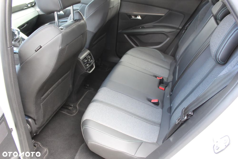 Peugeot 3008 1.2 PureTech Active Pack S&S - 17