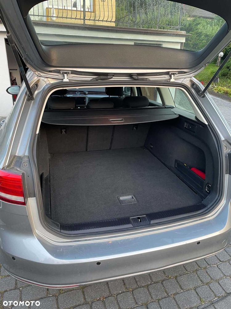 Volkswagen Passat - 8