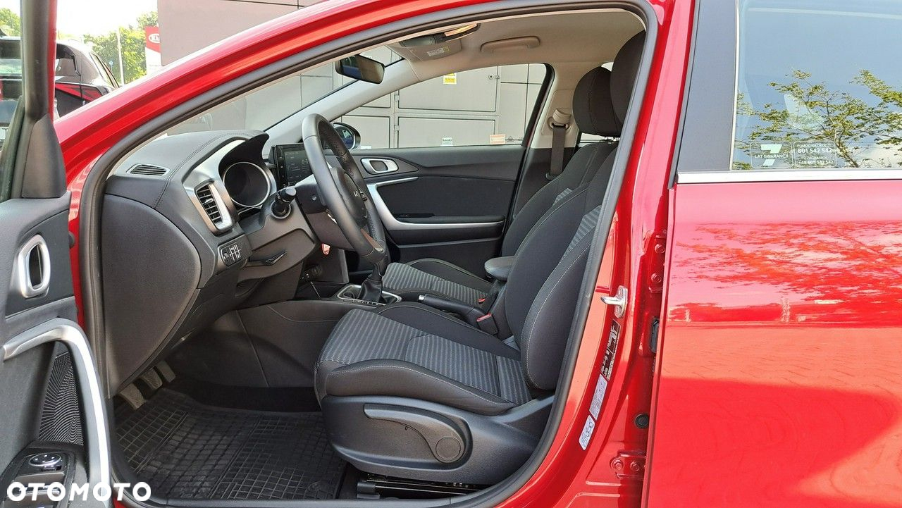 Kia Ceed - 13