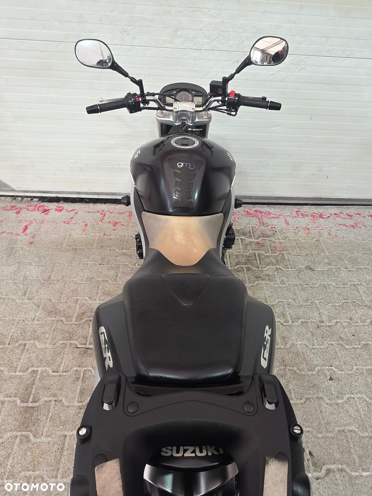 Suzuki GSR - 24