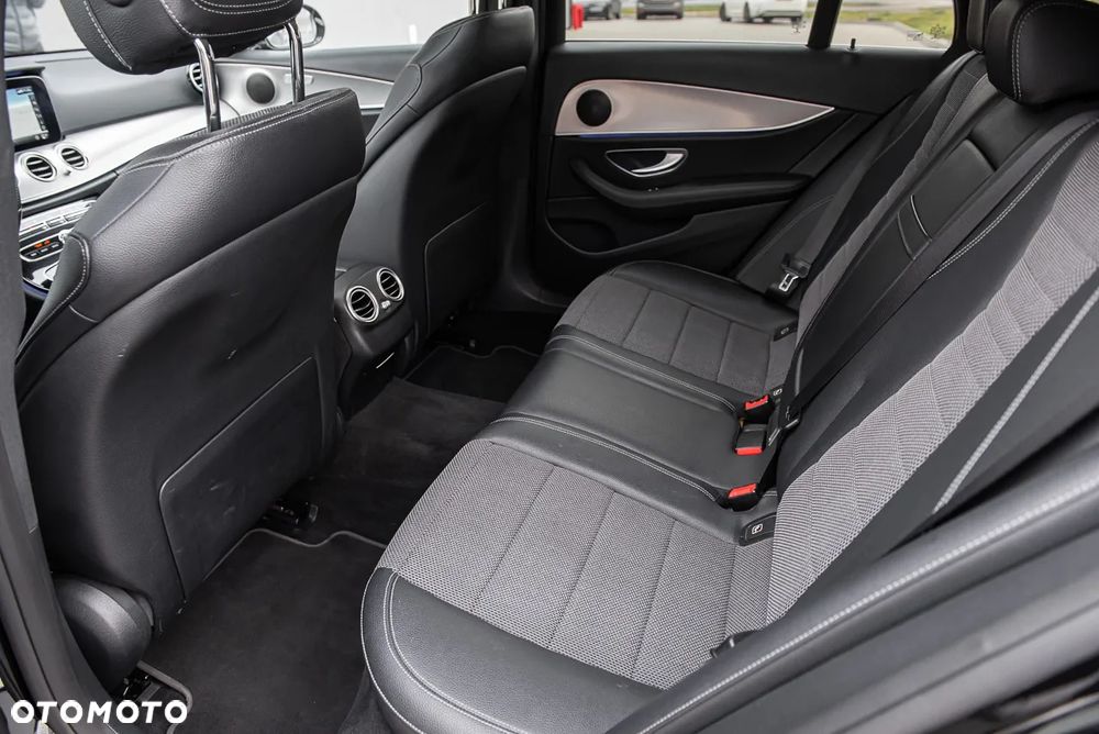 Mercedes-Benz Klasa E 220 d Business Edition 9G-TRONIC - 32