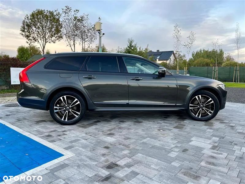 Volvo V90 Cross Country - 12