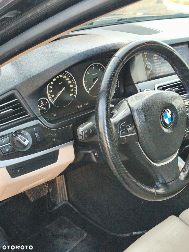 BMW Seria 5 525d xDrive Sport-Aut Luxury Line - 24