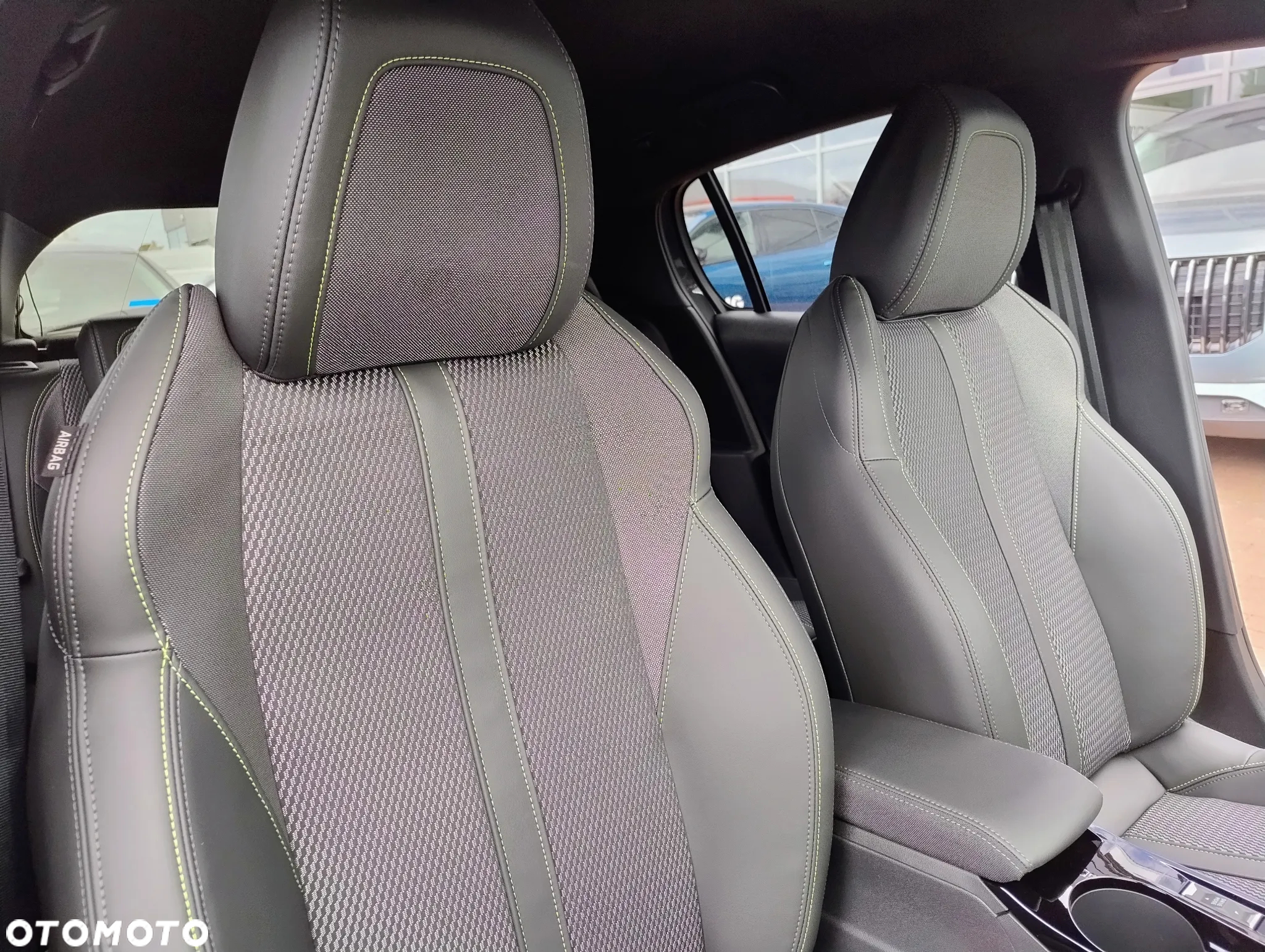 Peugeot 208 e-208 46.3kWh GT - 30