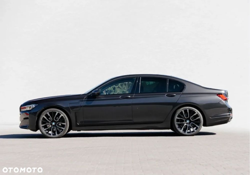 BMW Seria 7 745e sport - 2
