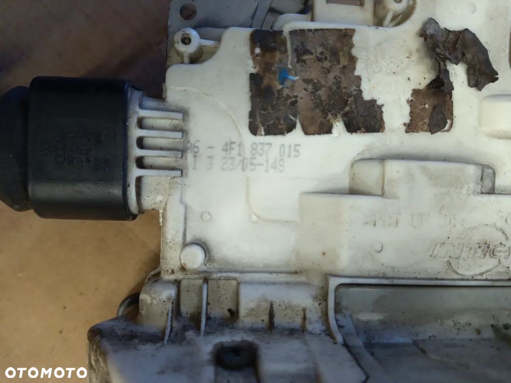Audi A3 8P 3D zamek drzwi prawych  4F1837016 - 8