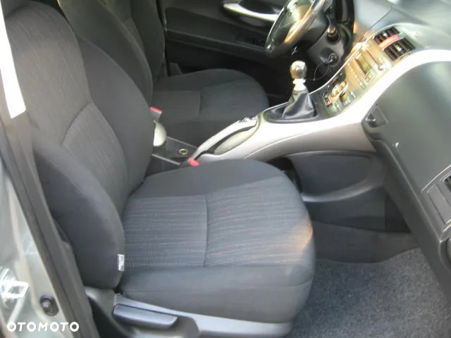 Toyota Auris 1.6 Premium - 22