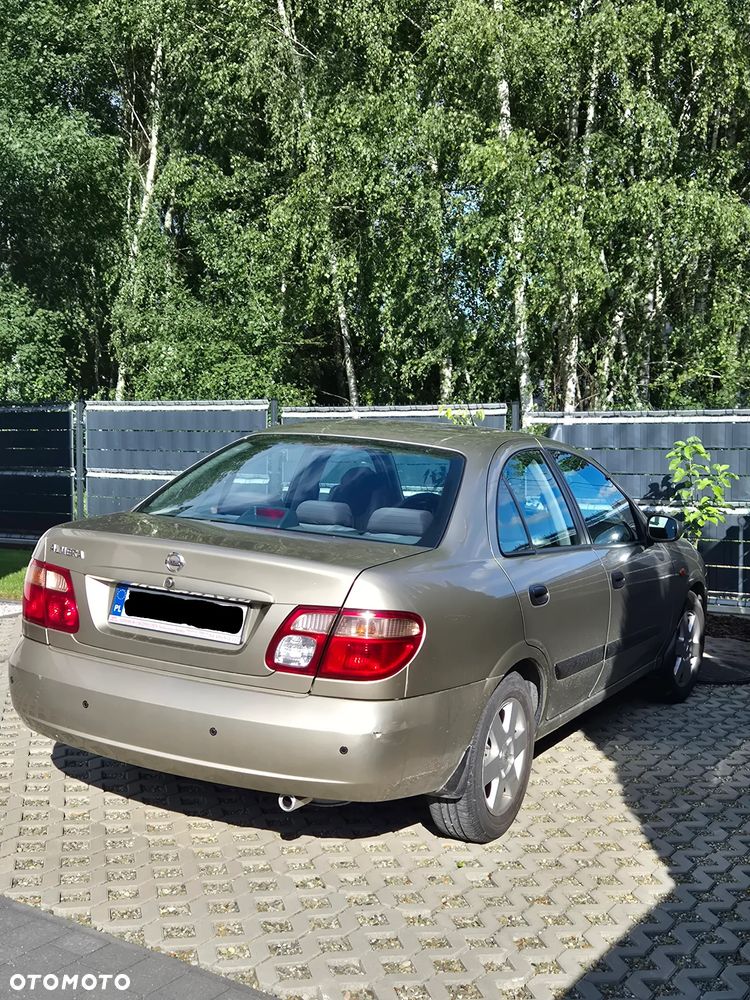 Nissan Almera 1.5 Base - 4