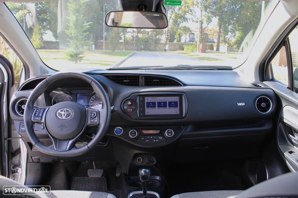 Toyota Yaris 1.5 HSD 20 Anos - 7