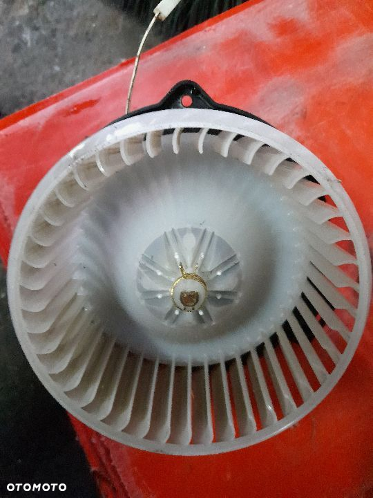 Silnik dmuchawy tył Toyota Avensis Verso 2001-2005R - 2