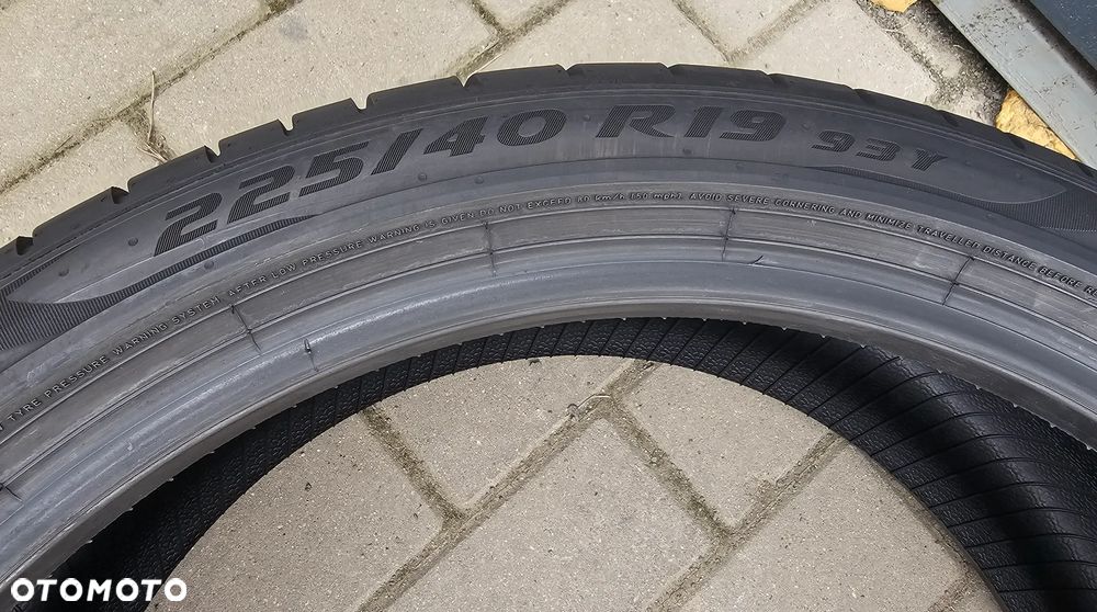 Pirelli P Zero 225/40R19 93 Y - 8