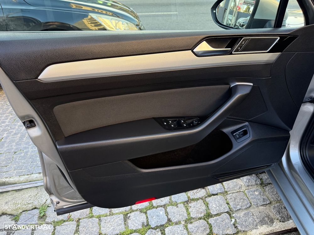 VW Passat 1.6 TDI Highline - 18