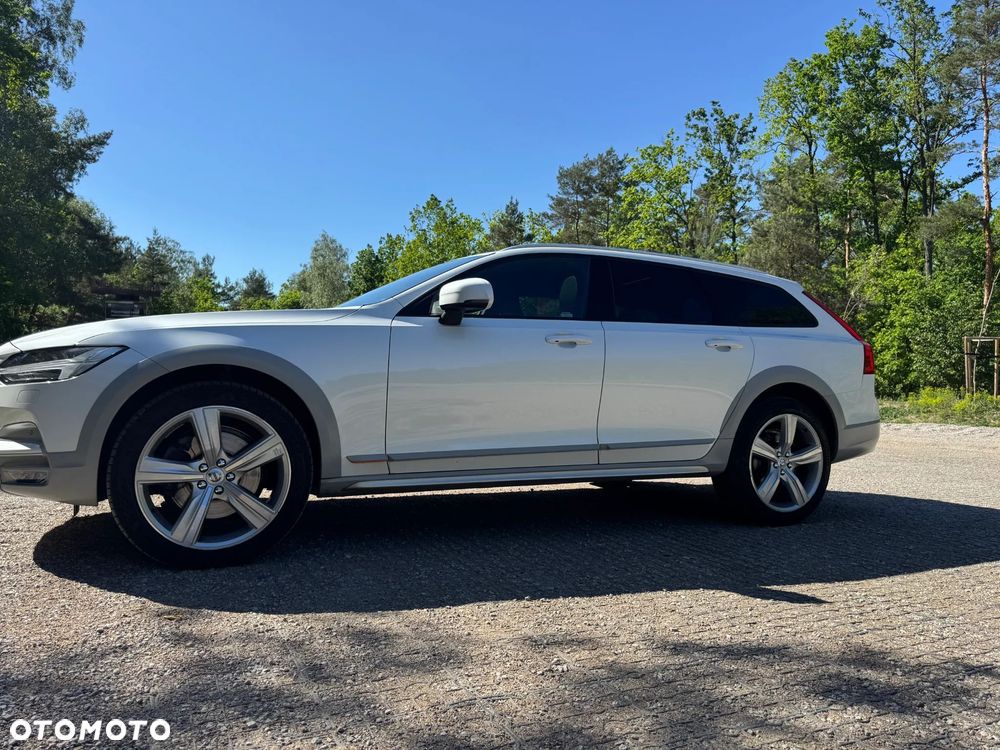 Volvo V90 Cross Country - 30