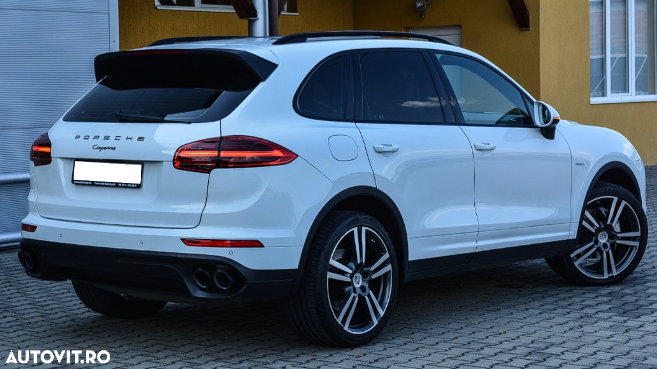 Porsche Cayenne 3.0 L - 7