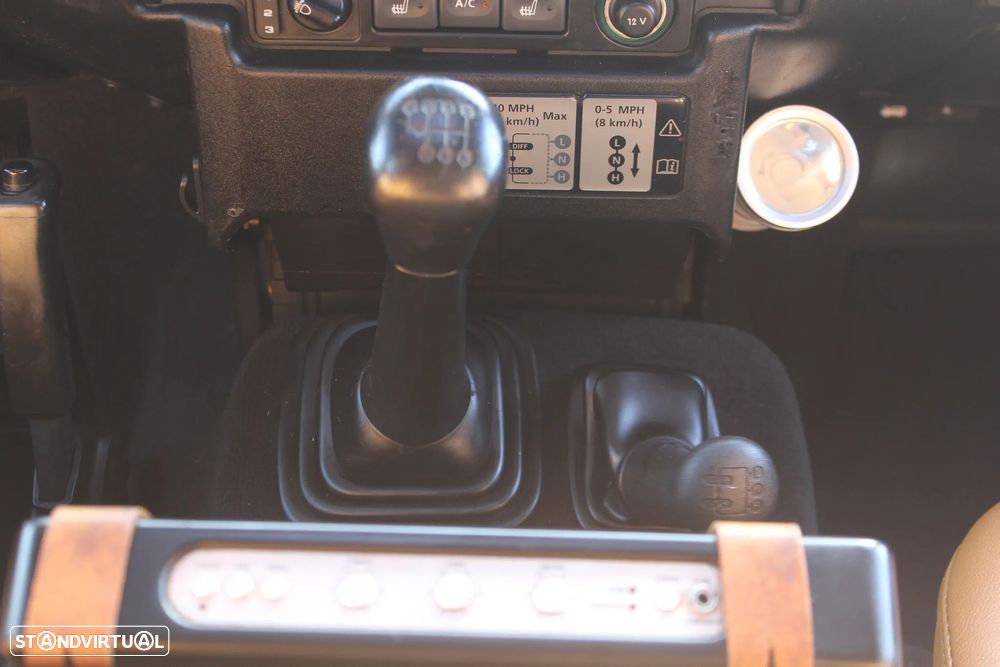 Land Rover Defender 110 Black Pearl Limited Edition - 28