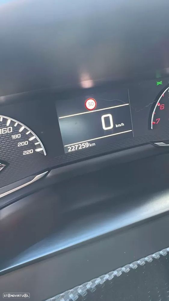 Peugeot 2008 1.5 BlueHDi Style - 49