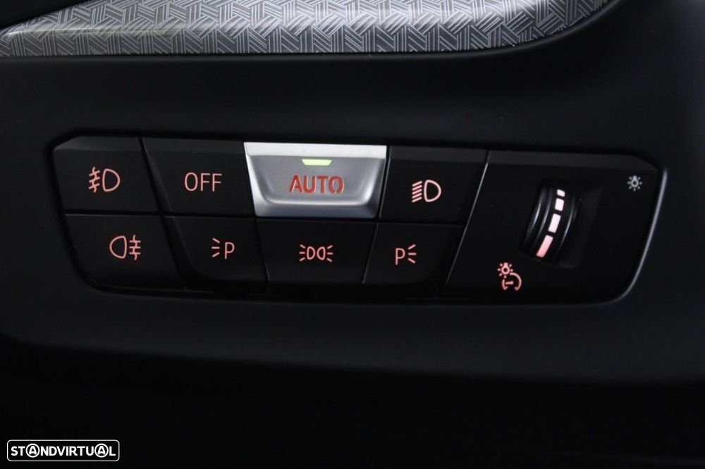 BMW 116 d Pack Desportivo M - 27