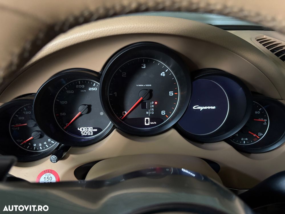 Porsche Cayenne 3.0 L - 12