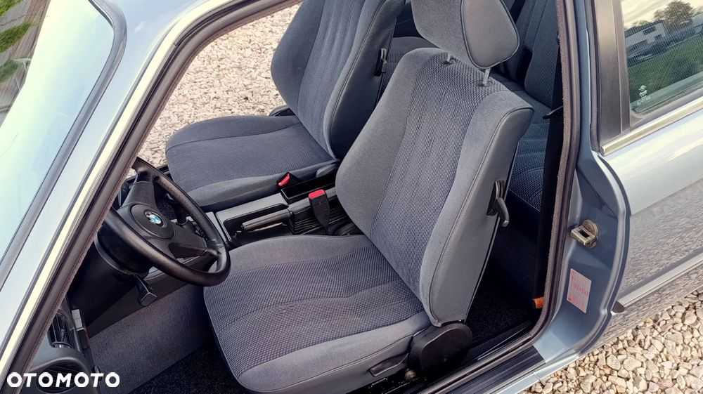 BMW Seria 3 318i - 27