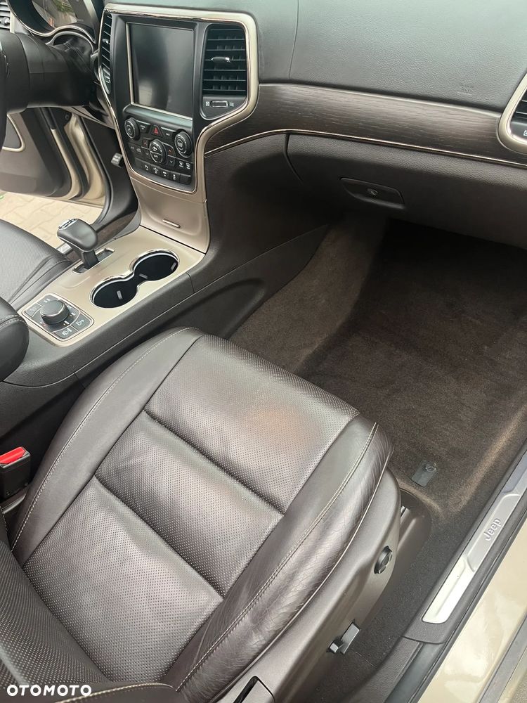 Jeep Grand Cherokee - 16