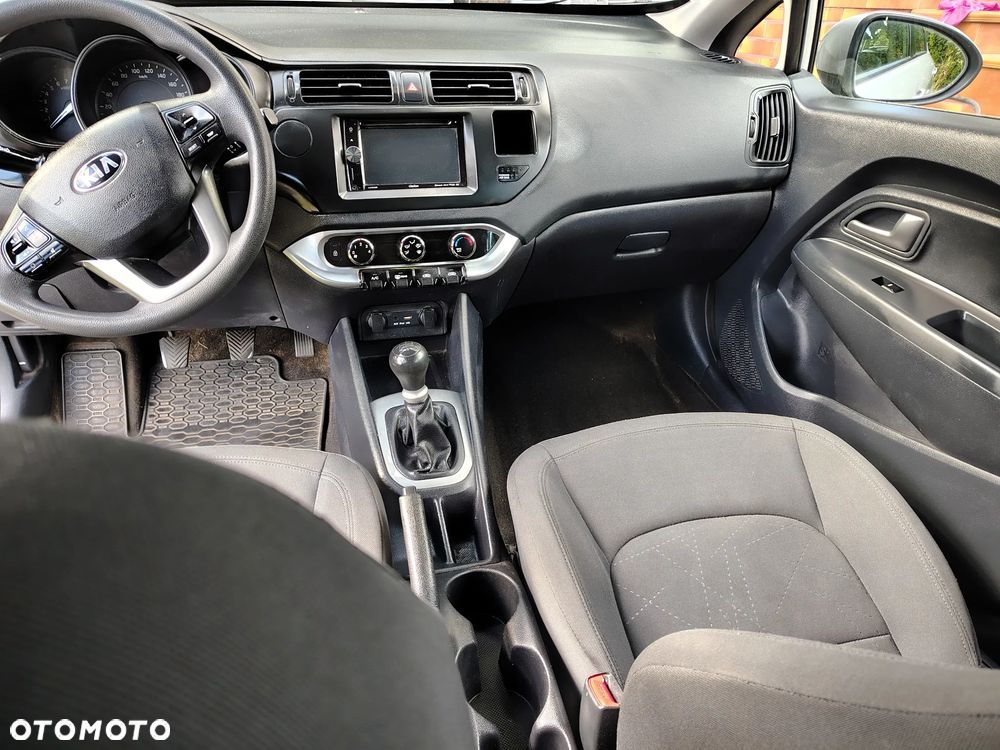 Kia Rio - 12