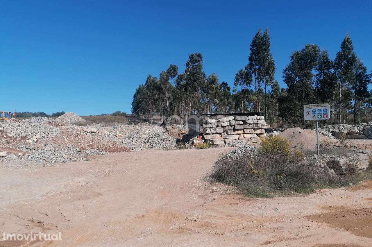 Terreno e pedreira licenciada com 11.880 m2 Zambujal - Grande imagem: 4/15