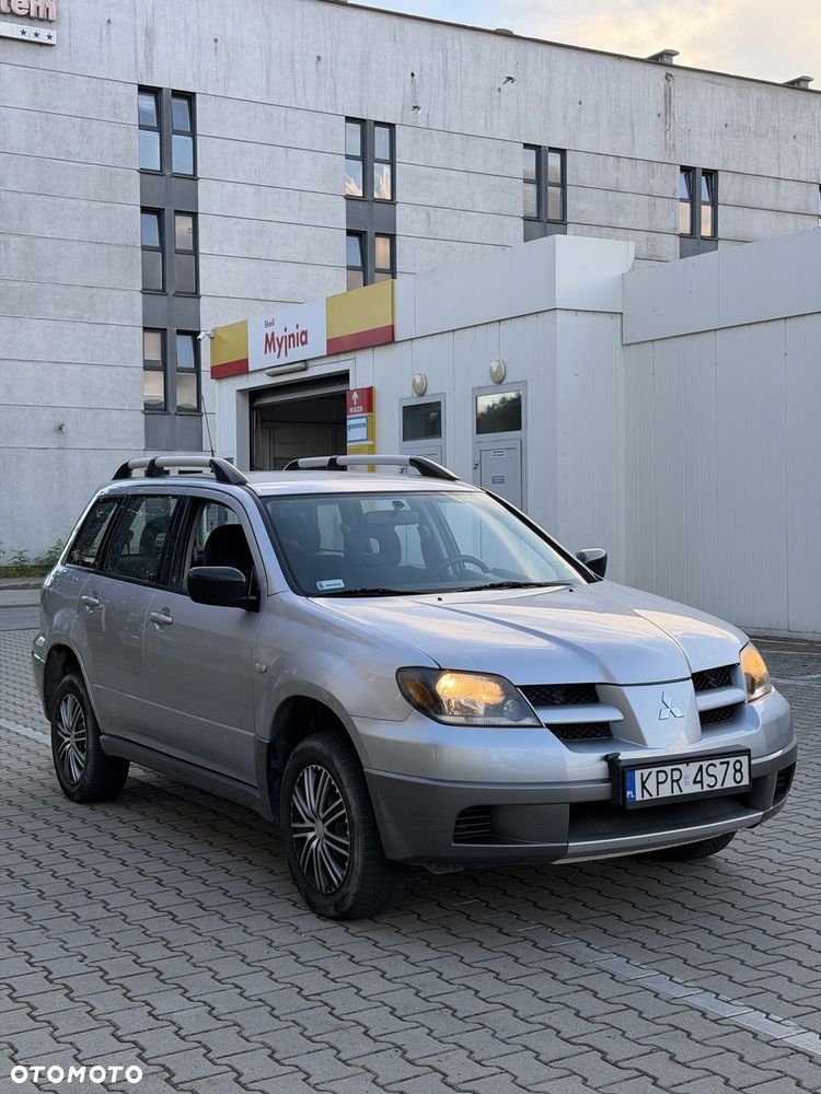 Mitsubishi Outlander - 2
