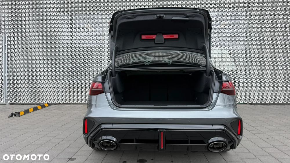 Audi RS3 Limousine - 13