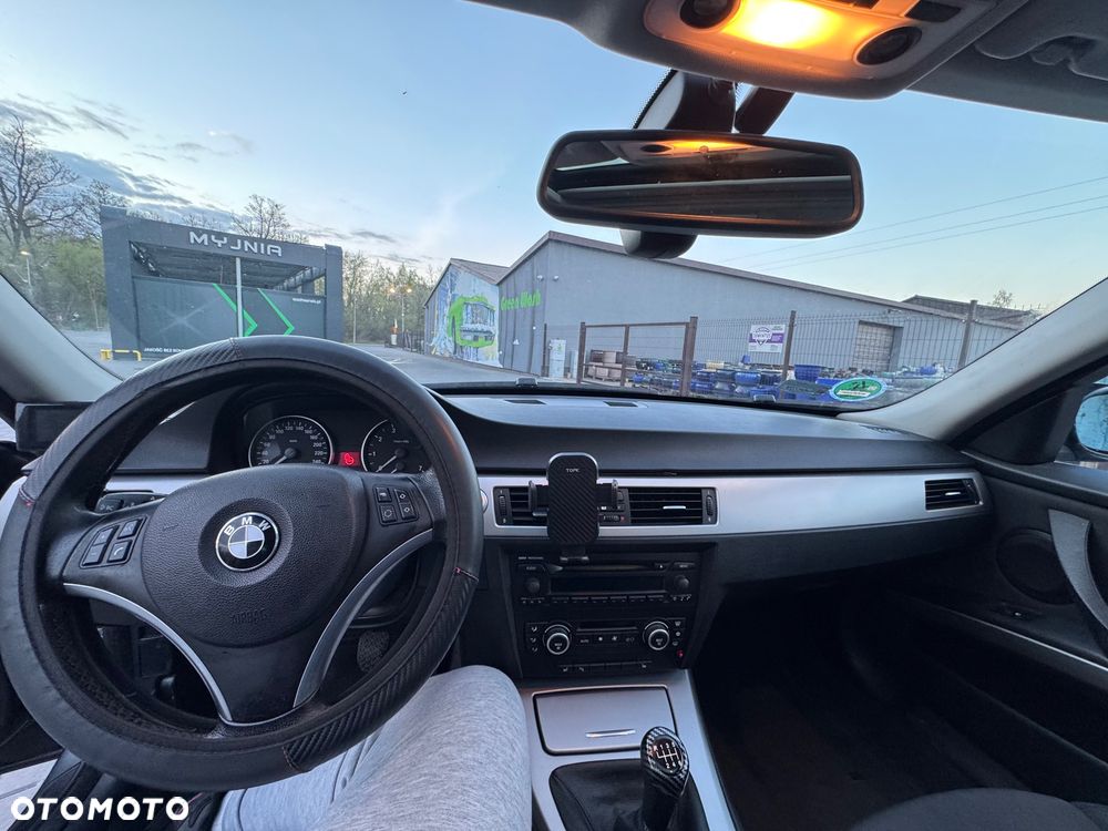 BMW Seria 3 318i - 8