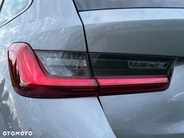 BMW Seria 3 330i xDrive - 4