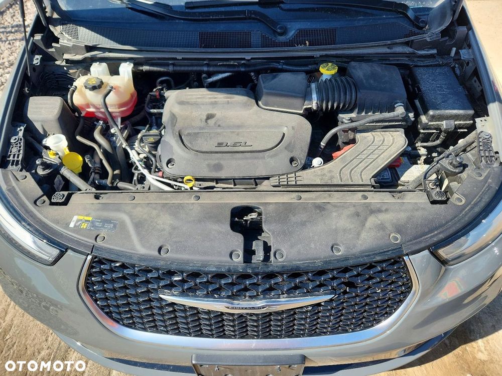 Chrysler Pacifica - 11