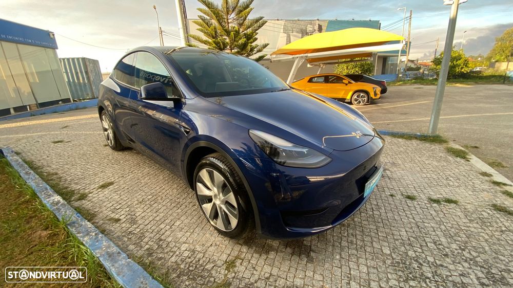 Tesla Model Y 2023 photo 2