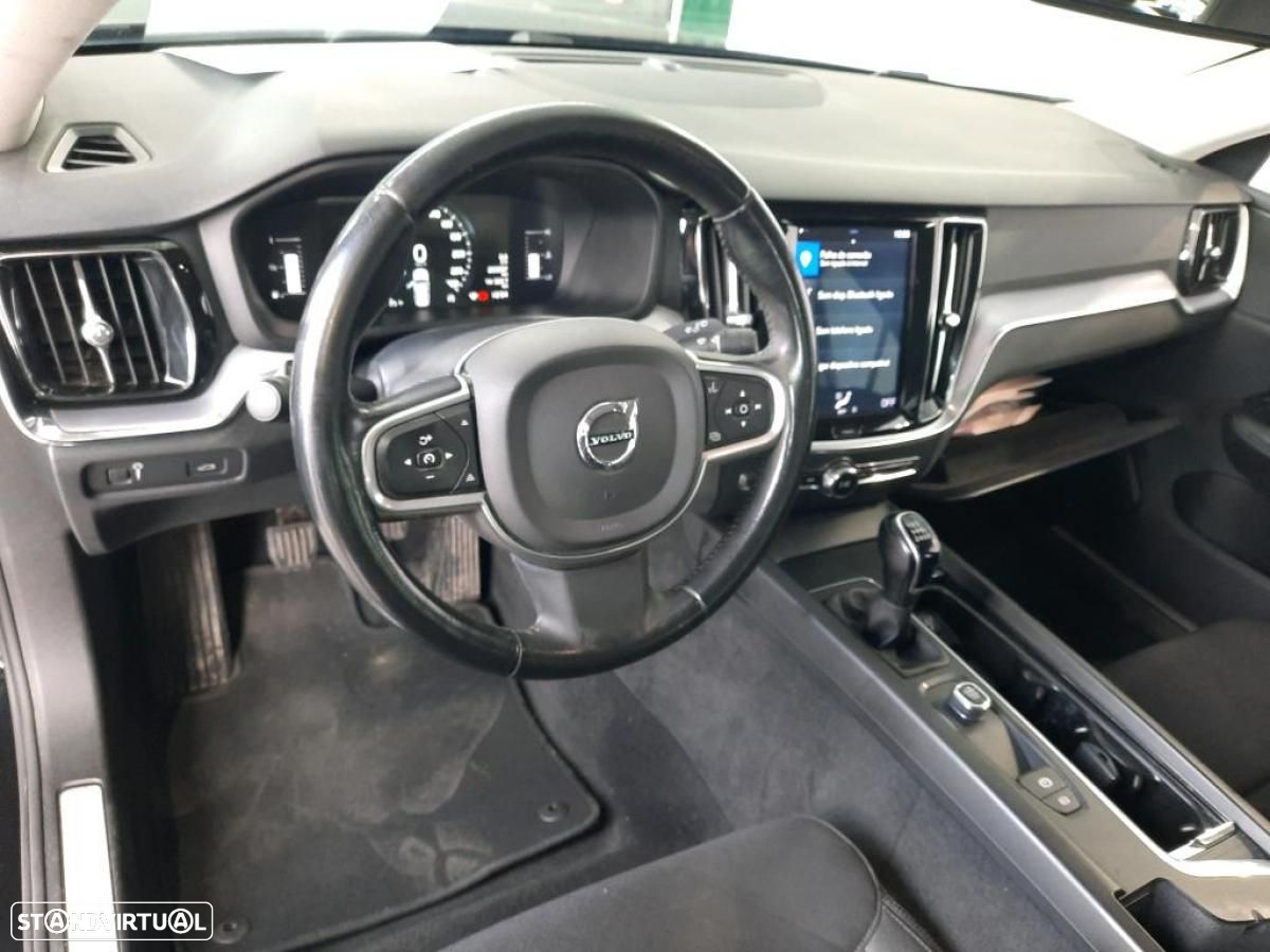 Volvo V60 2.0 D3 Momentum - 8