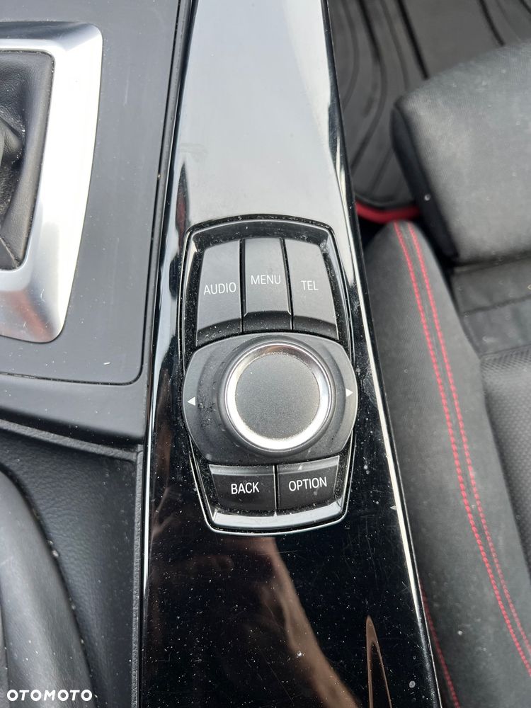 BMW Seria 3 330i Sport - 21
