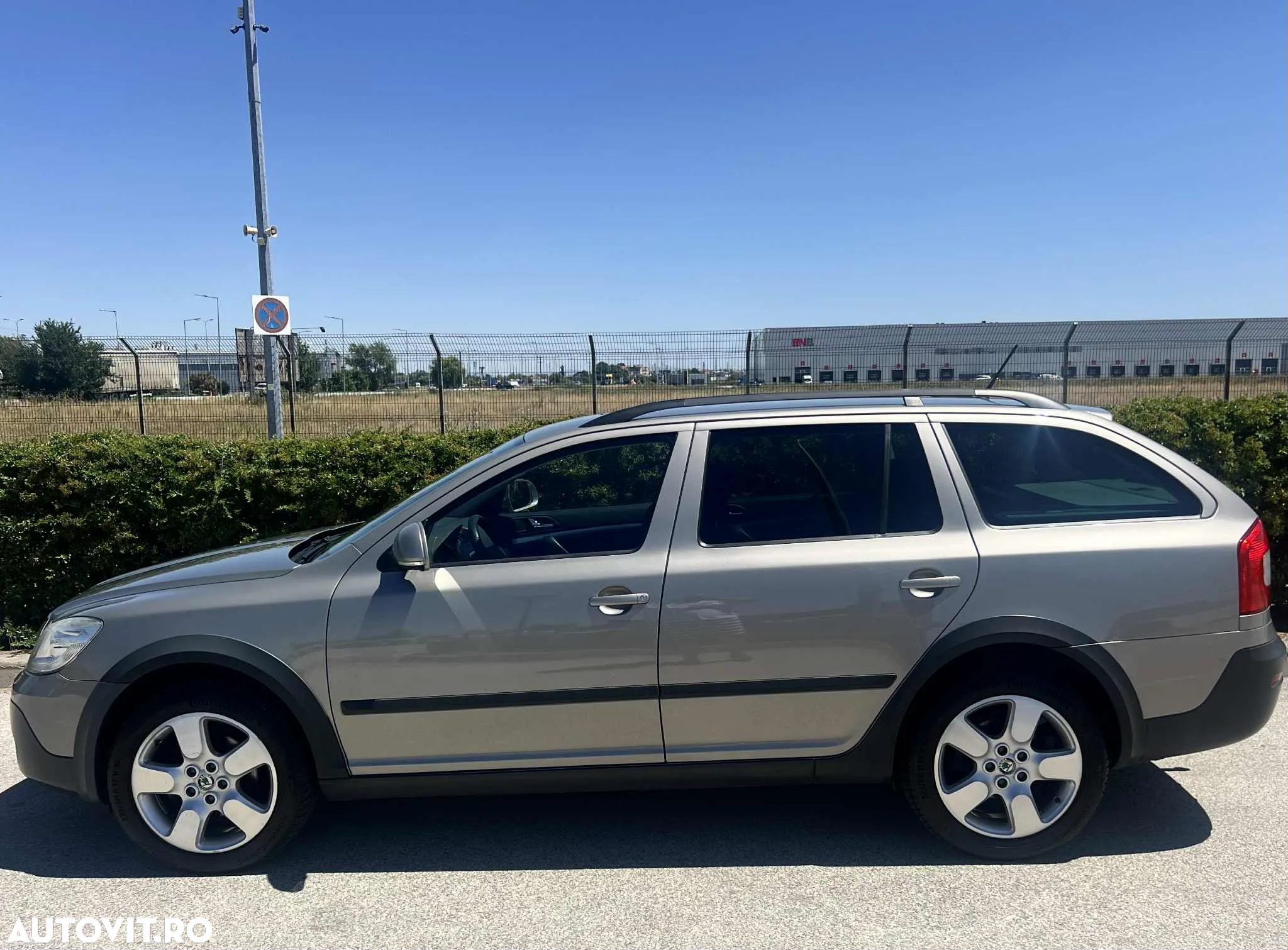 Skoda Octavia Combi 2.0 TDI 4x4 Scout - 3
