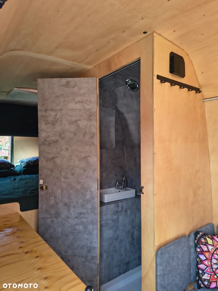 Mercedes-Benz Sprinter - 13