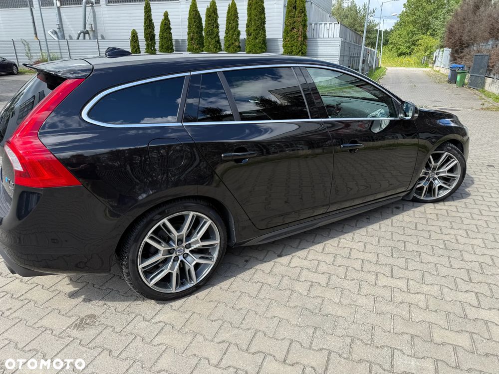 Volvo V60 T6 AWD Drive-E R-Design Momentum - 5