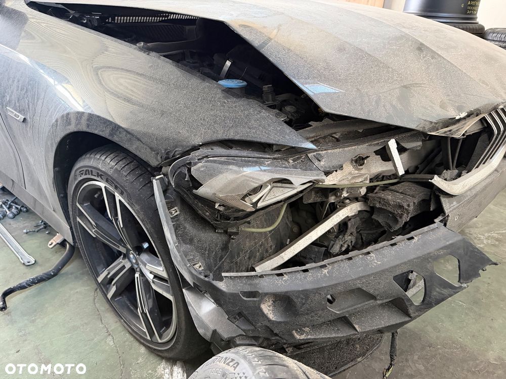 BMW Seria 3 330e M Sport - 6