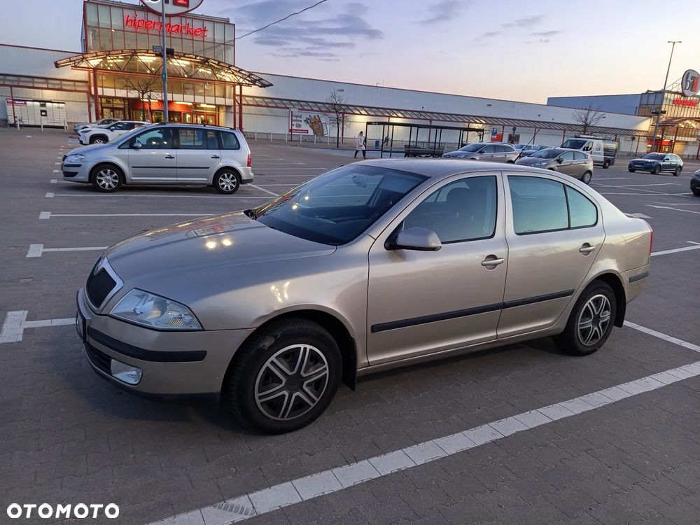 Skoda Octavia 1.6 FSI Ambiente - 1