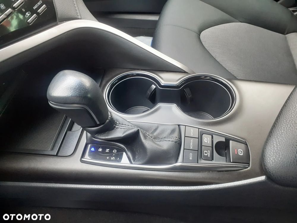 Toyota Camry - 21