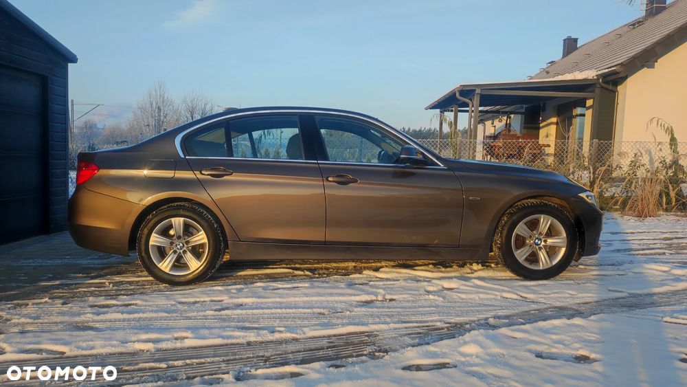 BMW Seria 3 318d Blue Performance - 33