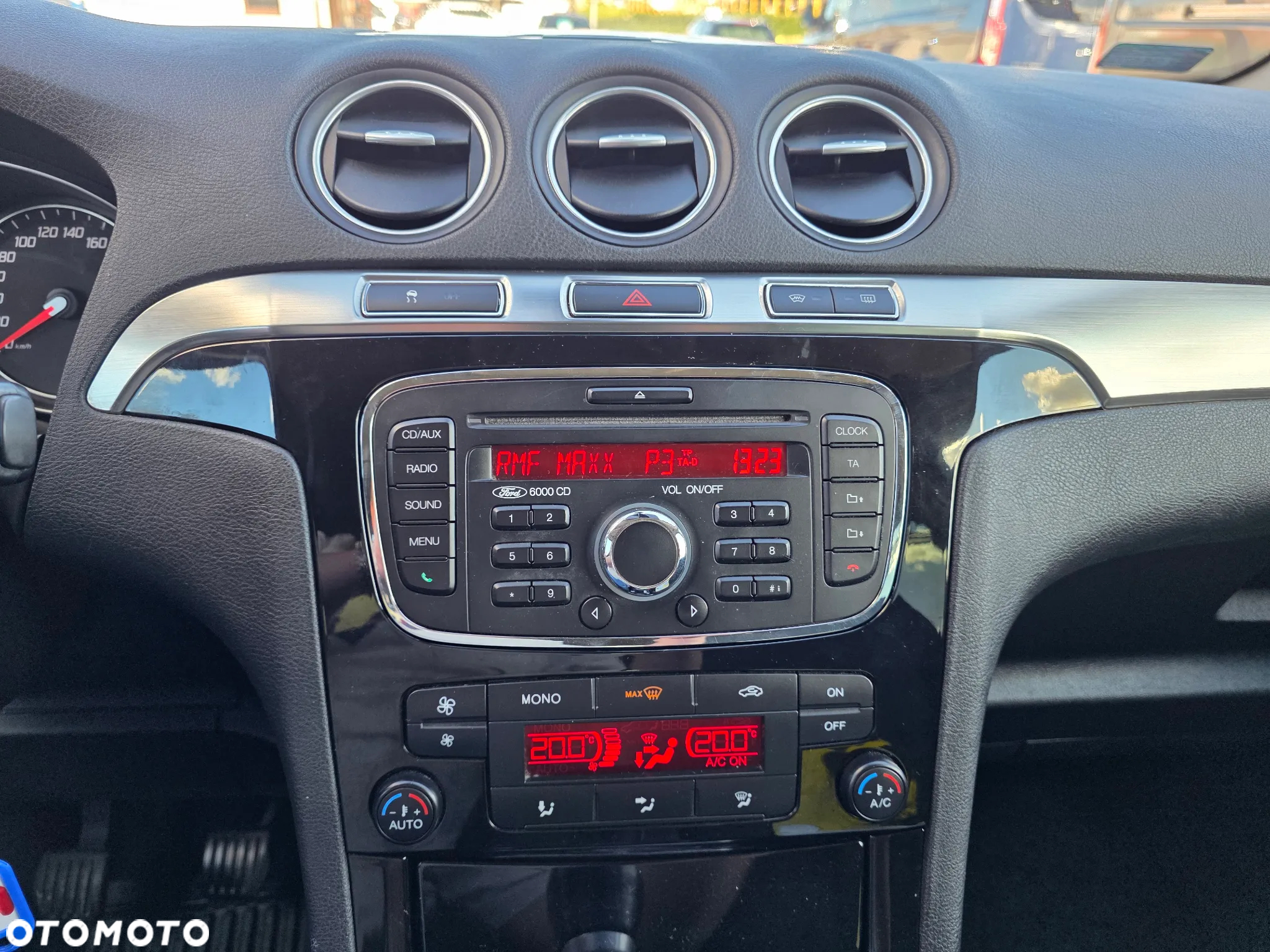 Ford S-Max - 16
