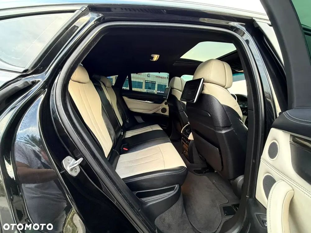 BMW X6 xDrive50i - 11