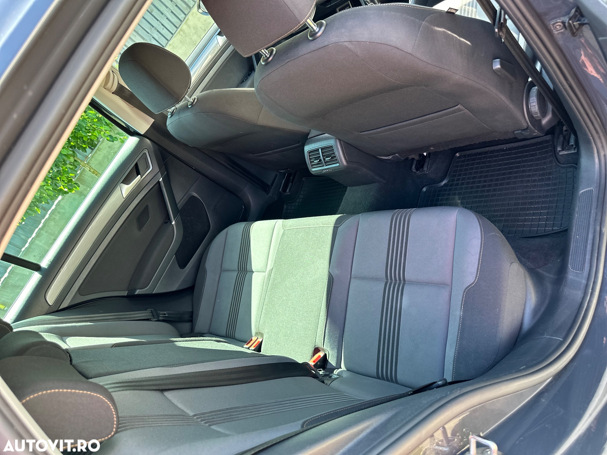Volkswagen Golf - 6