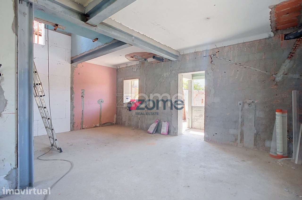 Moradia T4 com suite, garagem e 2 entradas independentes - Grande imagem: 3/30