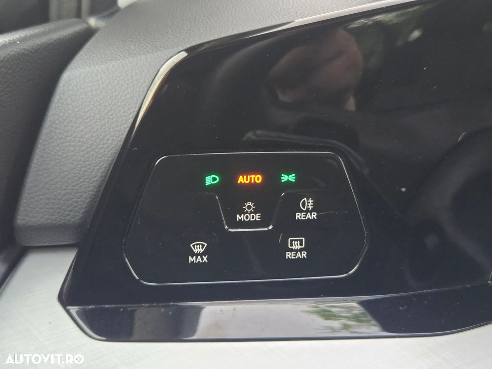 Volkswagen Golf 1.5 eTSI ACT DSG MHEV Life - 31