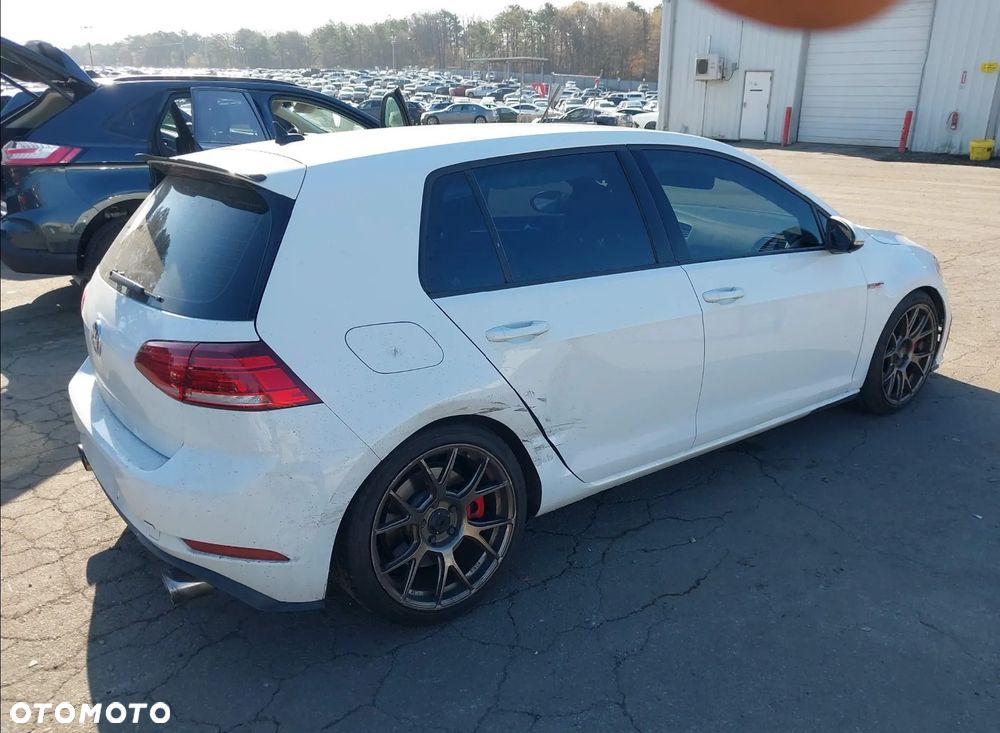 Volkswagen Golf - 5